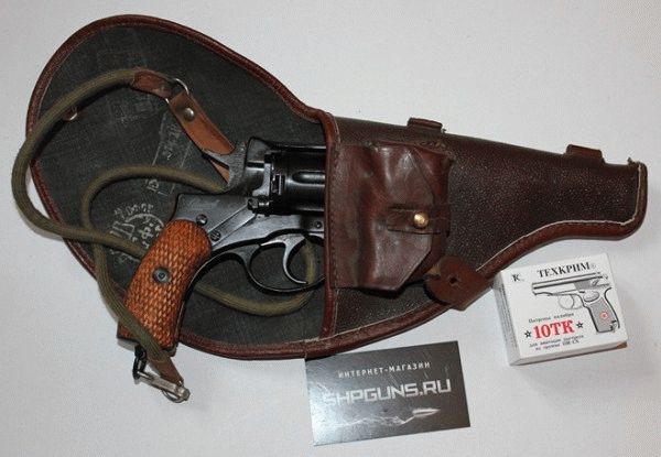 Холостой Наган в кобуре