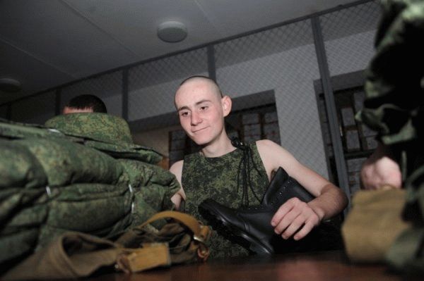 Получение обмундирования новобранцем