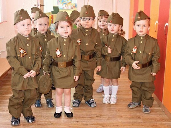 Дети в форме