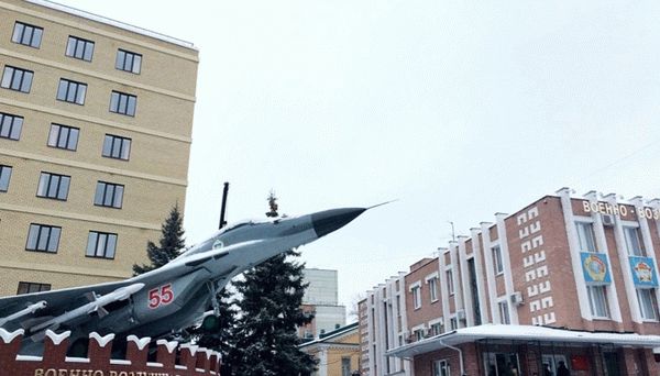 Памятник в ВУЗе