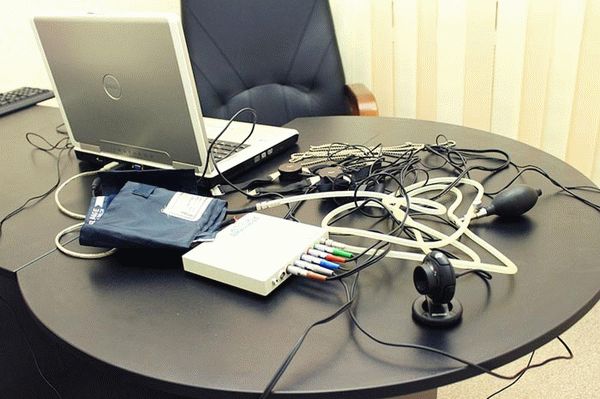 Постарайтесь не нервничать, тога полиграф покажет точные результаты