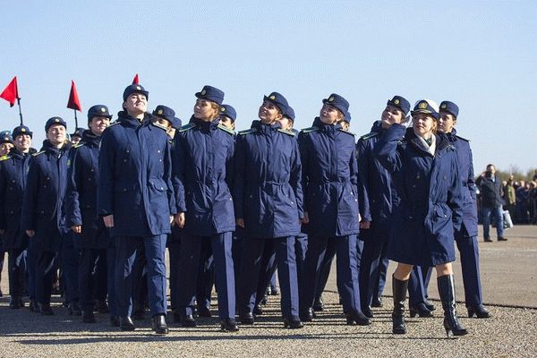 Девушки-курсанты Краснодарского ВВАУЛ