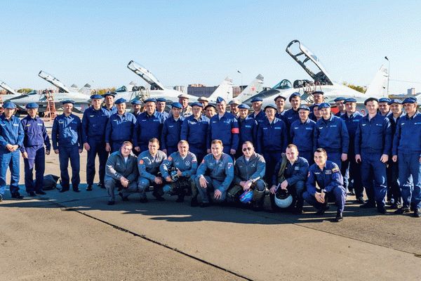 Курсанты Краснодарского ВВАУЛ на летном поле