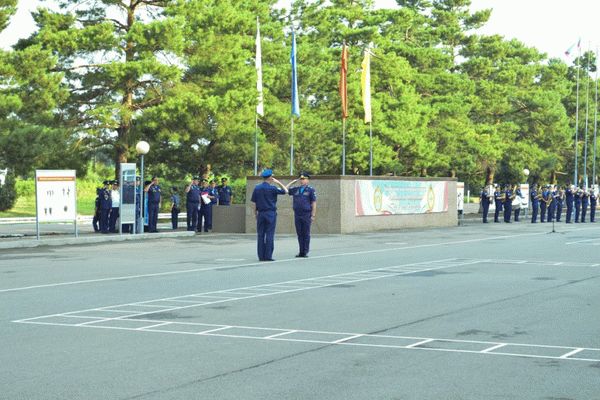 Офицеры на плацу КВВАУЛ