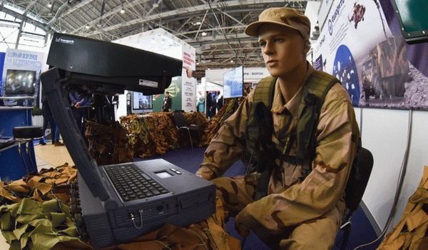 Курсант обеспечивающий защиту информации