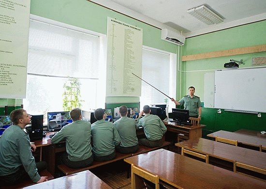 Занятия курсантов КВВУ