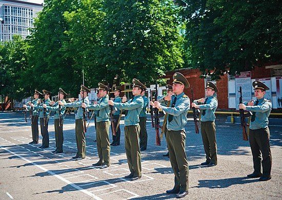 Тренировка курсантов КВВУ с оружием