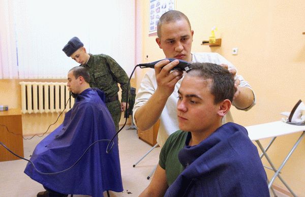 Стрижка волос в армии
