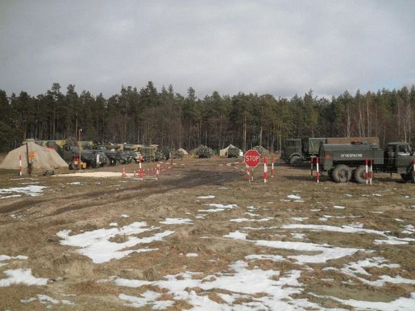 Место стоянки техники на полигоне