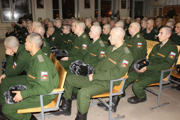 Новобранцы на распределительном пункте