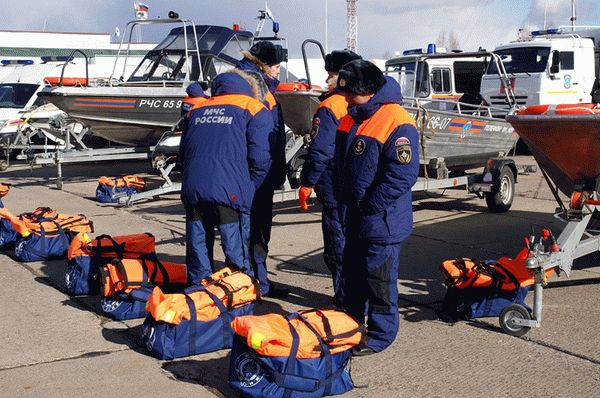 Работники МЧС