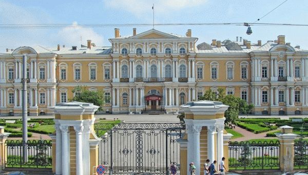 Здание училища