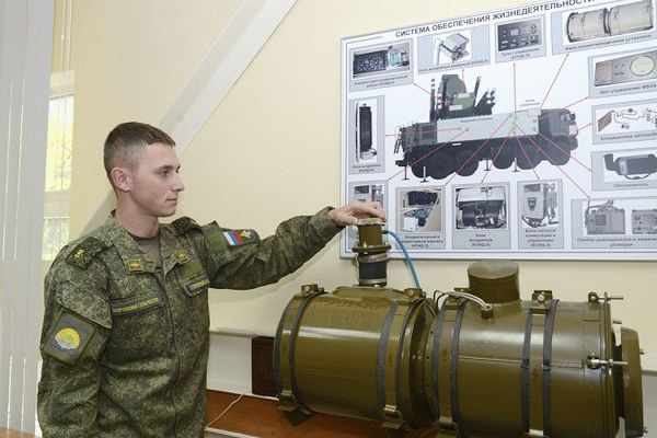 Занятия курсантов ЯВВУ ПВО