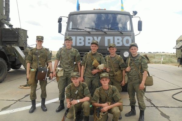 Курсанты ЯВВУ ПВО